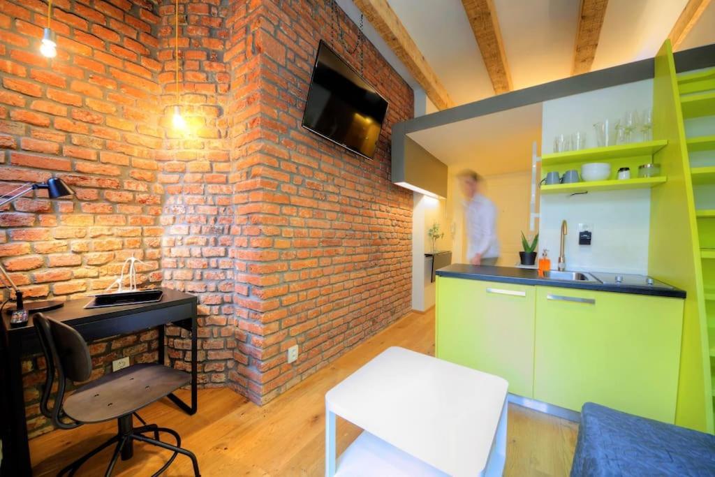 Central Studio - Andel Apartmán
